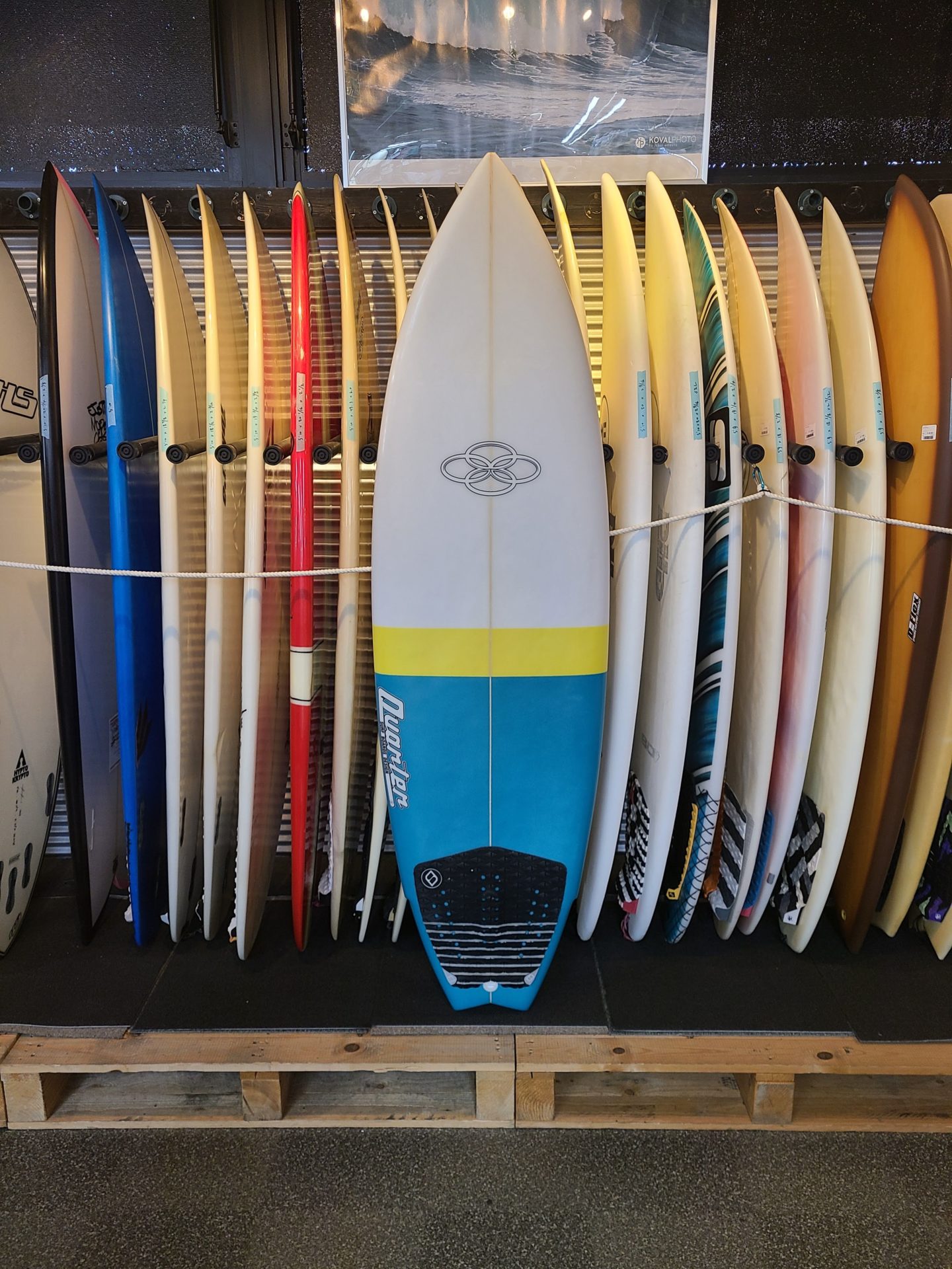 中古サーフボード QUARTER SURFBOARDS THUNDERBOLT / リサイクル 