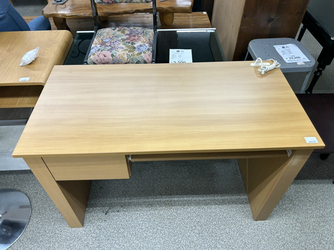 ビジネステーブル入荷のお知らせです。 / リサイクルショップ三喜